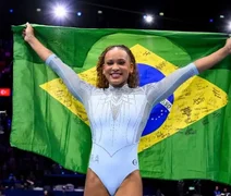 Rebeca Andrade é tricampeã mundial no salto com grande apresentação