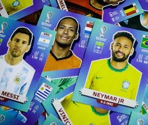 Ação ambiental utiliza verso de figurinhas dos álbuns da Copa para reciclagem