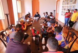 Prefeito discute redução de tarifas com trabalhadores de transporte