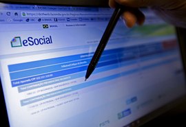 Empresas do Simples têm até amanhã para inscrever empregado no eSocial