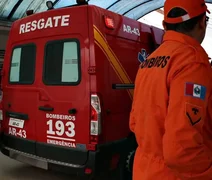 Jovem de 19 anos fica ferida após acidente entre carro e moto em Arapiraca