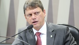 Ministro da Infraestrutura defende que Brasil adote 'medidas rígidas' para entrada de não vacinados no país