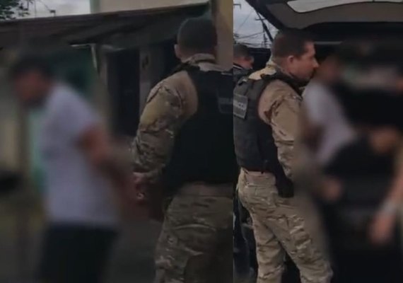Vídeo mostra desespero de mãe ao ver filho preso em operação em Maceió