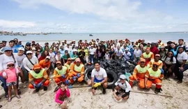 Maceió realiza mutirão de limpeza em praias da capital