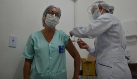 Mais de 30 mil profissionais da saúde já foram vacinados em Alagoas