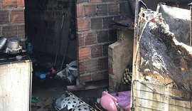 Incêndio destrói casa no Jacintinho: 'Perdi tudo', lamenta dona