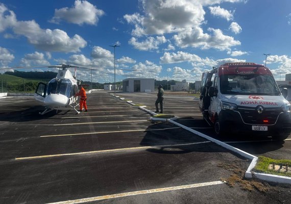 Duas gestantes e uma criança de 3 anos estão entre os dez feridos em incêndio em lancha