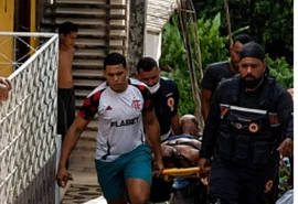Idoso sofre convulsões e é resgatado em grota de difícil acesso, em Maceió