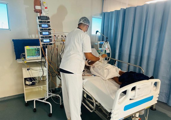 Hospital de Palmeira usa fisioterapia precoce para acelerar alta na UTI