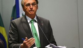 Bolsonaro sanciona projeto que cria MEI para caminhoneiros