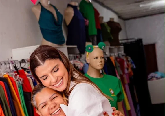 Marina Candia celebra conquista de empreendedora beneficiada pelo Banco da Mulher