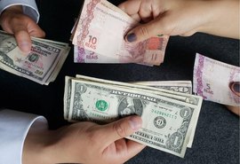 Em véspera de feriado, dólar mostra volatilidade