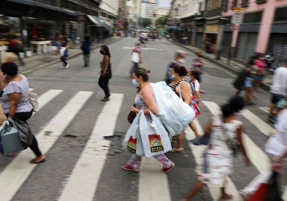 Juros para famílias crescem para 41% ao ano em março
