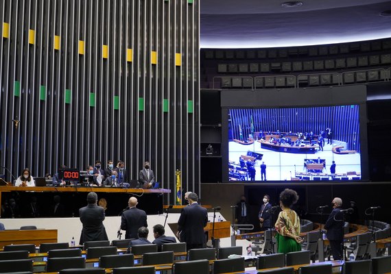 Dino intima partidos a esclarecer controle sobre emendas parlamentares