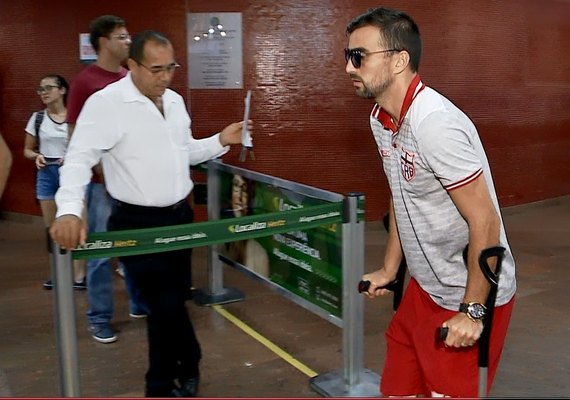 Longuine vai fazer tratamento fora de AL e deixa recado para o CRB