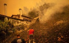 Moradores tentam ajudar bombeiros