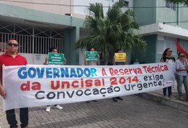 Manifestantes pedem nomeação de concursados para gestão do Hospital da Mulher