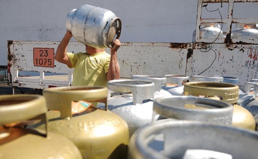 Foi aprovado pelo senado criação de vale-gás para famílias de baixa renda