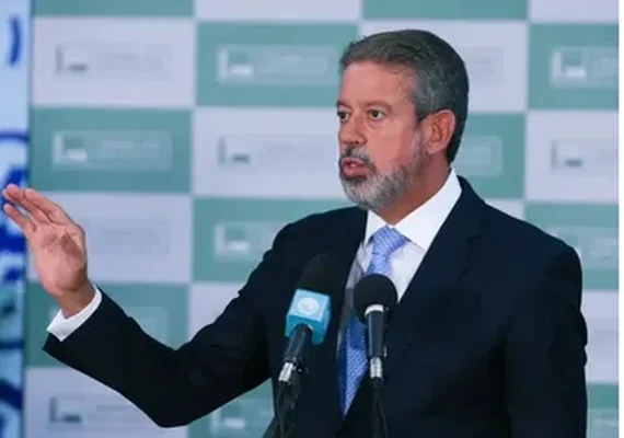 Jornalista cita Lira como “amigo político” de dono do Banco Master preso pela PF