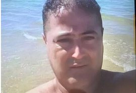 Empresário acusado de esfaquear jogador se entrega à polícia