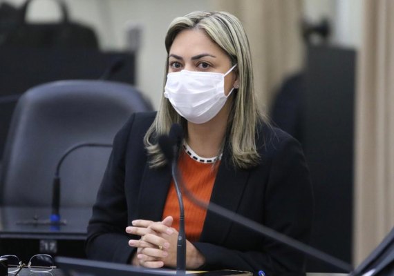 Flávia Cavalcante solicita perfuração de poços artesianos na Região Norte de AL