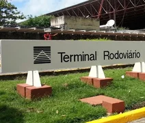 Vídeo: Após levar 5 tiros, homem pede socorro dentro do terminal rodoviário de Maceió