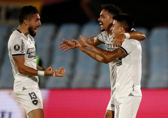 Botafogo avança e faz final da Libertadores com o Atlético-MG