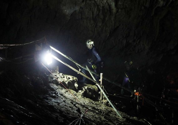 Seis meninos presos em caverna na Tailândia são resgatados