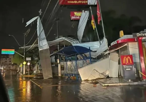 Temporal na Grande Porto Alegre deixa um morto e dez feridos