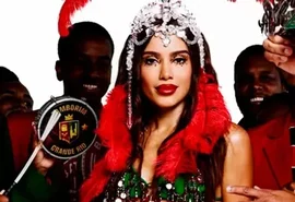 Anitta mostra samba no pé em ensaio e é comparada a Virginia na web