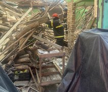 Teto de estabelecimento comercial desaba e gera tumulto em Arapiraca