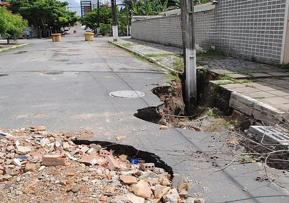 Pinheiro: Geólogos dão continuidade ao monitoramento de fissuras