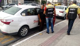 Agentes da SMTT fiscalizam táxis em pontos de Maceió