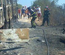 Ônibus escolar pega fogo em AL e veículo fica destruído ; veja imagens