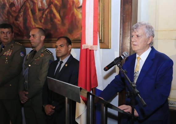 O estranho dia em que Alagoas teve três governadores