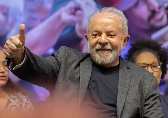Lula cresce em Alagoas e lidera pesquisa com aproximadamente 52% dos votos