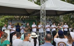 Governador e políticas foram prestigiar celebração