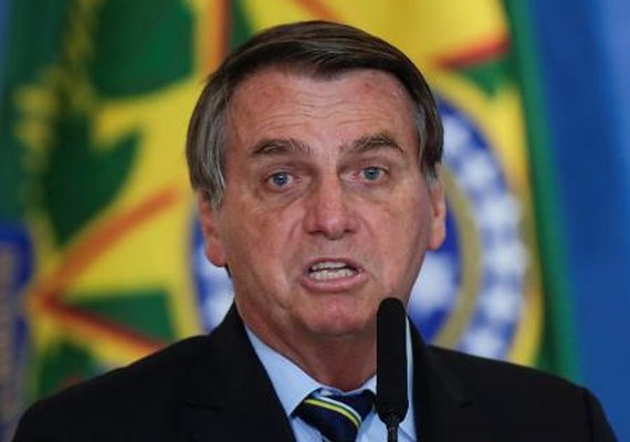 Facebook derruba live em que Bolsonaro associa Aids a vacina da Covid-19