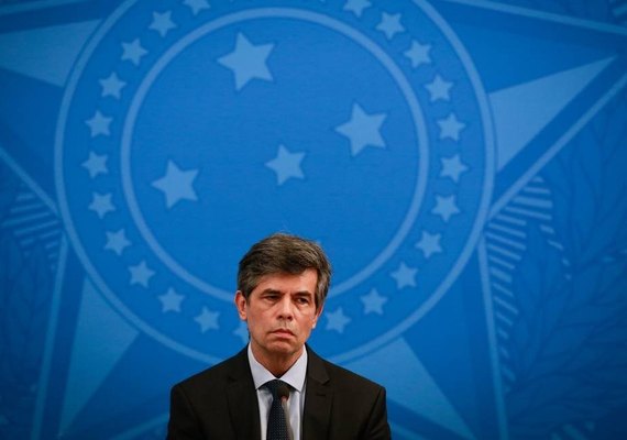 Ministro da Saúde é criticado por secretários estaduais por falta de respostas à Covid-19