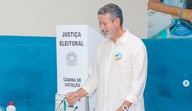 Lira vota em Alagoas e diz que voto é 'o maior ato democrático'