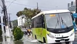 Fortes chuvas provocam alagamentos em diversos bairros de Maceió