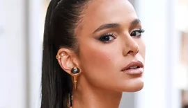 Bruna Marquezine exibe seios em ensaio nu e viraliza na web; veja