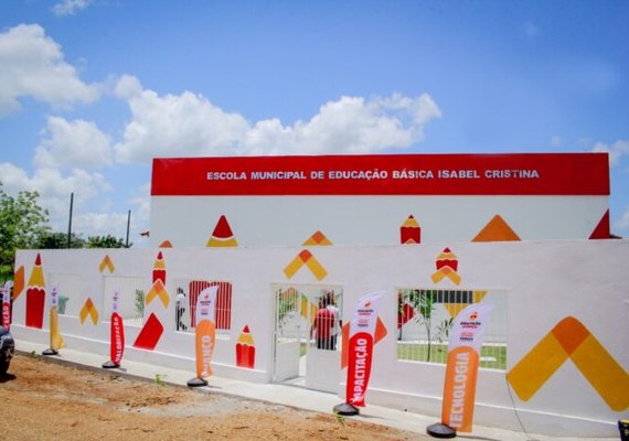 Escola da zona rural é modernizada e ganha quadra poliesportiva coberta