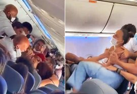 VÍDEO: Confusão entre duas famílias gera caos e pancadaria em avião da GOL