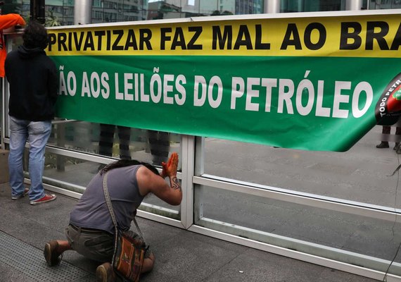 Federação dos petroleiros recua e orienta sindicatos a suspender greve