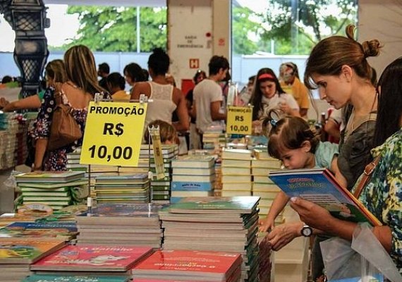 Homem alega ter sido vítima de 'golpe do cartão'  em estande na Bienal do Livro