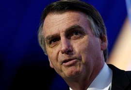 Bolsonaro critica questão sobre travesti em prova do Enem: Nada a ver