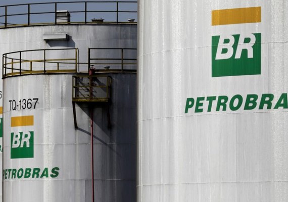 Petrobras omite informações para esconder alta de mais de 100% da gasolina