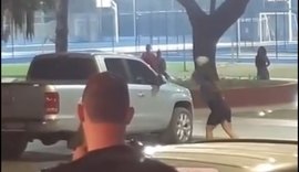 Suposta traição gera confusão em bar de Maceió e termina com veículo destruído