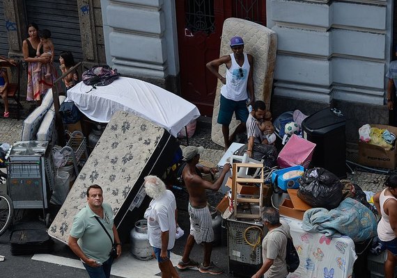 Veto de Bolsonaro é derrubado e lei que proíbe despejos até o final deste ano entra em vigor